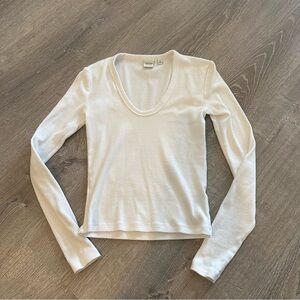 Aritzia white cotton homestretch long sleeve scoop neck top Size XS